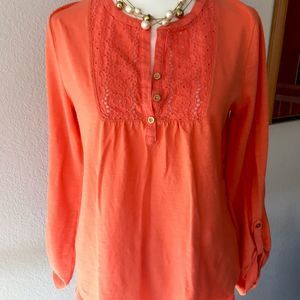 JONES NEW YORK ORANJE BLOUSE. SIZE M